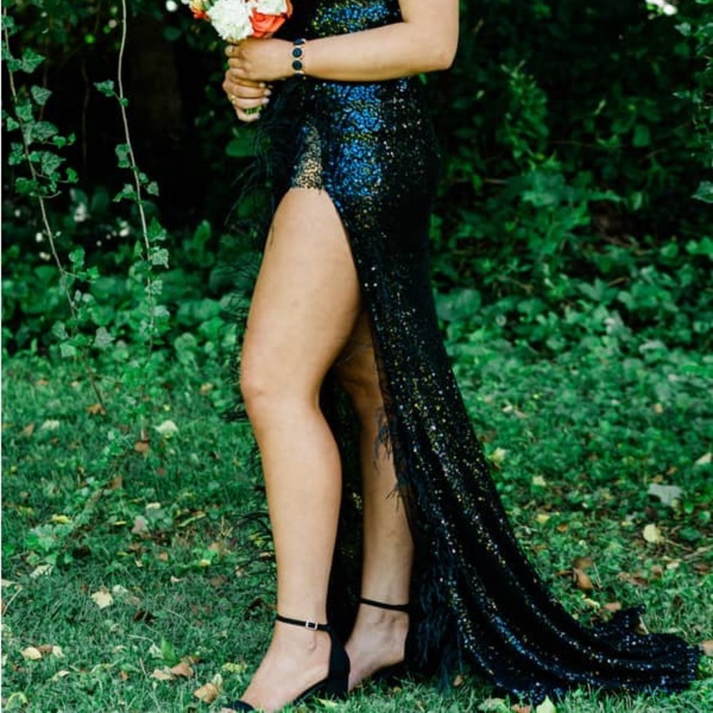 Elegant Black Sequin Evening Dress - Picture 6 of 8